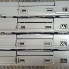 動作品　プレイステーション　本体4台、コントローラ２個、AV端子ケーブル４本、電源ケーブル４本の画像