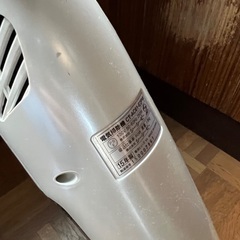 美品格安ハンディクリーナーシンプル掃除機軽量白ホワイトの画像