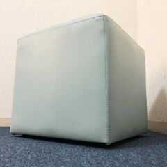 キューブスツール□ブルー合成皮革・ウレタンフォーム　底面アジャスター付き椅子　ロビーチェア完成品イス　展示品・アウトレットの画像