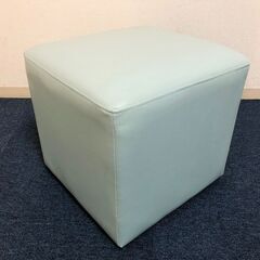 キューブスツール□ブルー合成皮革・ウレタンフォーム　底面アジャスター付き椅子　ロビーチェア完成品イス　展示品・アウトレットの画像