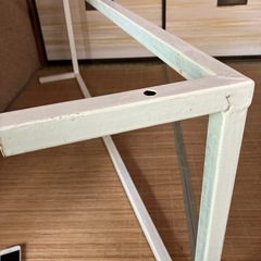 鉄のテーブル足