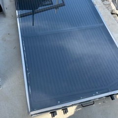 太陽光熱温水機パネル二枚の画像