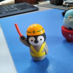 コウペンちゃん丼とペンギンの誘導員さんの画像
