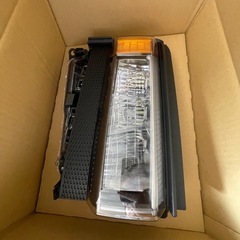 未使用　ランクル250 純正　ヘッドライト の画像