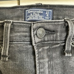 Abercrombie & Fitch ダメージスキニーデニムの画像