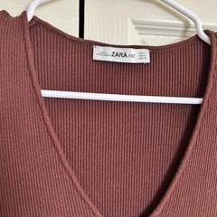 Zara ブラウン ニット クロップトップ の画像