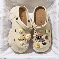 新品！クロックス　厚底サンダル　かわいい　カジュアル　レディース　22.5、23㎝　おしゃれの画像