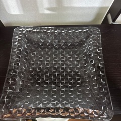 ガラスの平皿の画像
