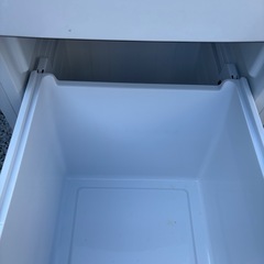 ホワイトカラーの2ドア冷凍冷蔵庫✨の画像