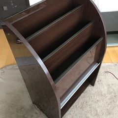 少し変わった本棚の画像