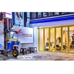 トゥクトゥク　フロントボディ　色はピンクです　店舗装飾　未使用品の画像