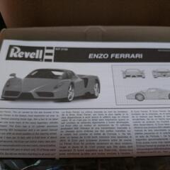 Revell社製 1/24エンツォ・フェラーリ プラモデルキットの画像