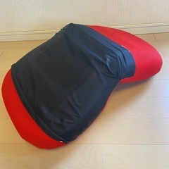 赤い　小さい　座椅子の画像