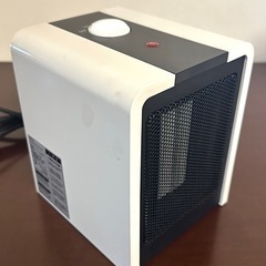 ファンヒーター CUBE セラミックコンパクトファンヒーターの画像