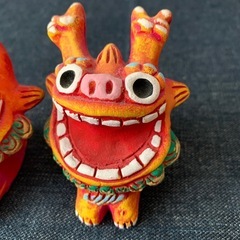 美品　カラフルシーサー陶器置物の画像