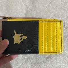 ピカチュウのコインとカードケースの画像