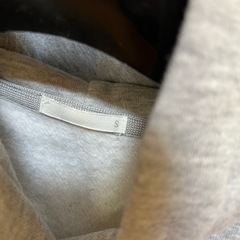 gu パーカーの画像