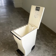 kcud mini ゴミ箱 20L キャスター付き ¥400の画像