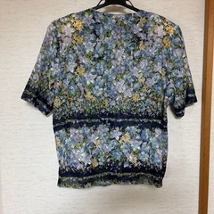 薄手のブラウス　半袖の画像