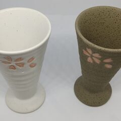 花模様 陶器 タンブラー・ぐい飲み　 2色セットの画像