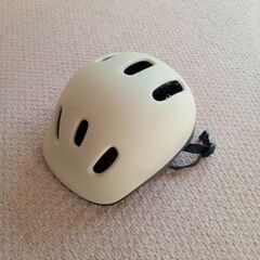自転車の子供用ヘルメットです。の画像