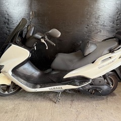 ★支払総額4.2万円★定休日なし！いつでも現車確認可能です！ ヤマハ マジェスティ125FI 白 LEDヘッドライト！ 車格大きい125cc！ 4ストインジェクション！ 集中キー！の画像