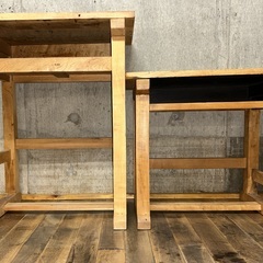 学校の木製机2台