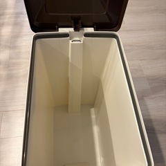 ゴミ箱の画像