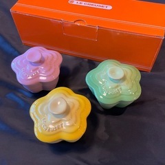 ル・クルーゼ　プチ　フラワー　ラムカン　【箱入り・未使用品】