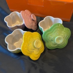 ル・クルーゼ　プチ　フラワー　ラムカン　【箱入り・未使用品】の画像