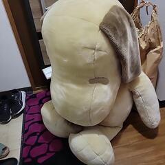 大きなスヌーピーぬいぐるみ