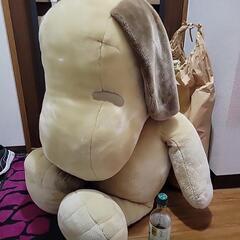 大きなスヌーピーぬいぐるみの画像