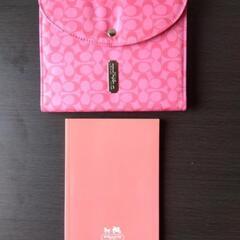 【美品、値下げしました】COACHのポーチと手帳カバーケースの画像