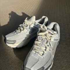 Nike Vomero 5 [ナイキ] ボメロ 5 （ウィメンズ...