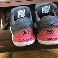 UNDER ARMOR スニーカーの画像