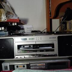 大昔のパナソニックのラジカセ　CD、テープ ラジオOK　電源コード付  中古品に理解ある方で取引お願いしますの画像