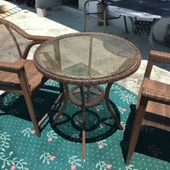 アメリカ家具 藤編み テーブル×イス二脚の画像
