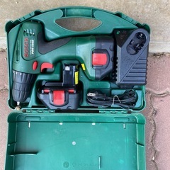 中古品】BOSCH ドライバー　バッテリー2個セットの画像