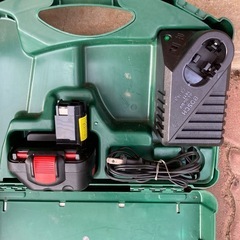 中古品】BOSCH ドライバー　バッテリー2個セットの画像