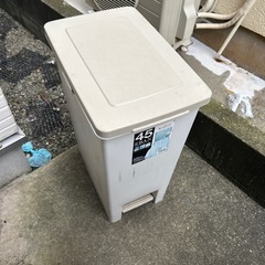 45リットルゴミ箱差し上げます