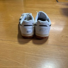 asics体育館シューズ（28㌢）の画像