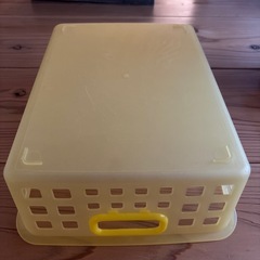 プラスチックの入れ物の画像