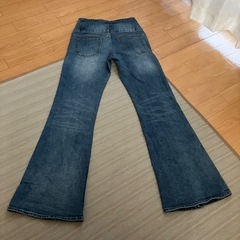 【INGNI】フレアジーンズ👖　Mサイズの画像