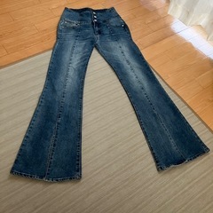 【INGNI】フレアジーンズ👖　Mサイズ
