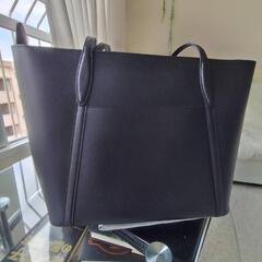 美品【kate spade】ケイトスペード　ニューヨーク　トートバッグ　ブラック　　

ご覧いただきありがとうございます。
ケイトスペードのトートバッグです。
購入後、1週間程度使用後、保管しておりました。
あまり使わないので、断捨離です。
使用少ないので、ほとんどダメージないと思いますので、宜しくお願いします。

【kete spade　Newyork】ケイトスペード　トートバッグ
の画像