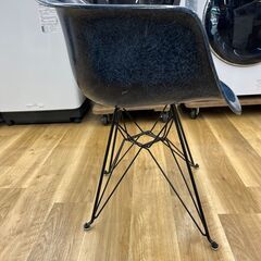 ZENITH (ゼニス) のアームシェルチェアのご紹介！の画像