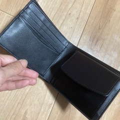 イタリア製本革レザー二つ折り財布新品未使用の画像