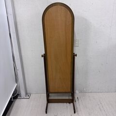 値引き 24434  木製スタンドミラー　姿見　アンティーク　レトロ    ◆大阪市内・東大阪市他 6,000円以上ご購入で無料配達いたします！◆ ※高槻・枚方方面◆西宮・尼崎方面◆生駒方面　それぞれ条件付き無料配送あり！            の画像