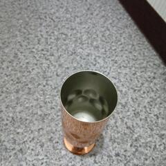 銅製のグラスの画像