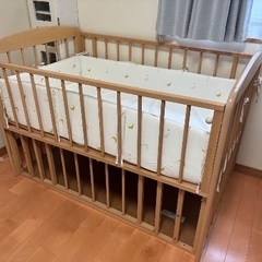 木製ベビーベッド